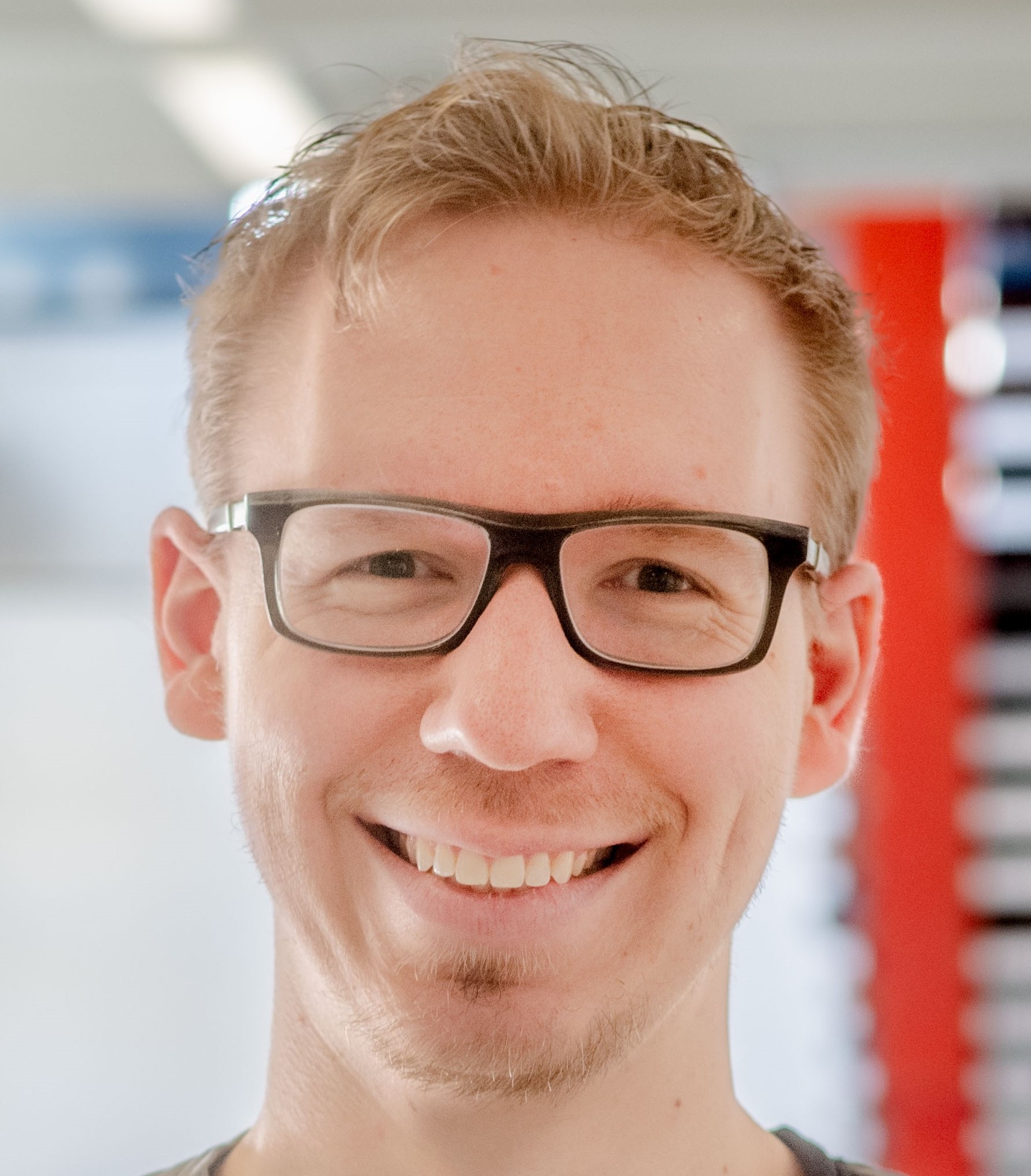 Dr. Julian Packheiser